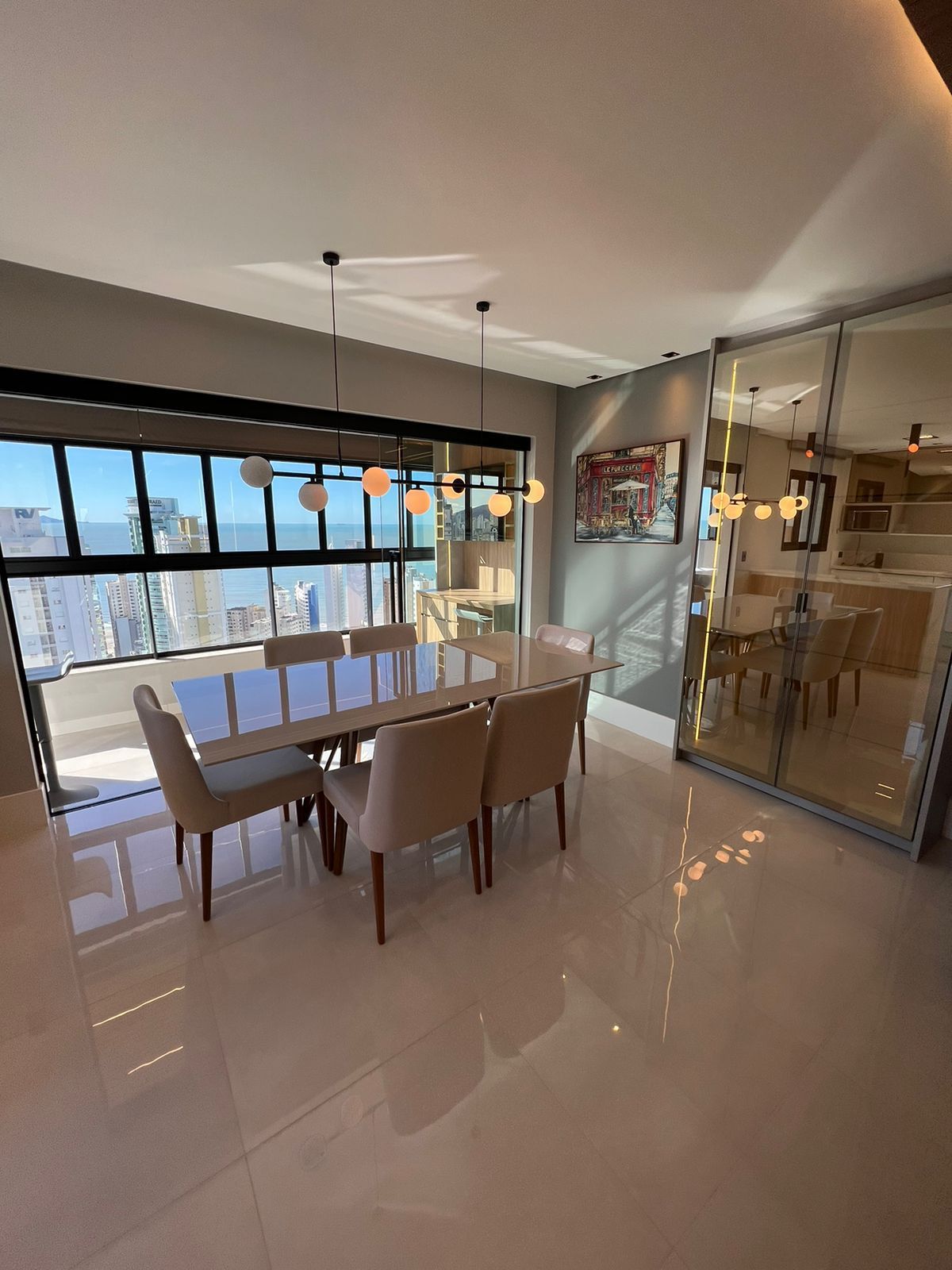 Apartamento mobiliado e decorado com vista mar a venda em BC